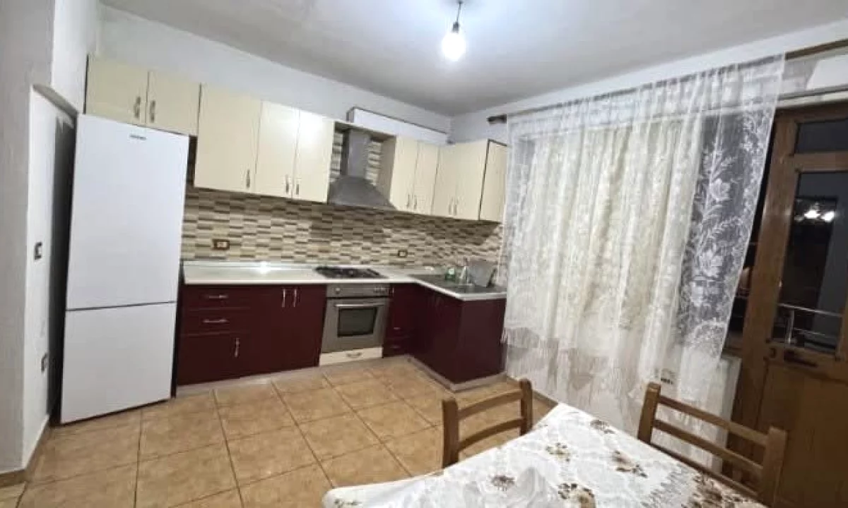 Shtepi me qera Apartament ne Tirane, 2+1, Mobilimi E mobiluar, Pagesa 40,000  Leke.