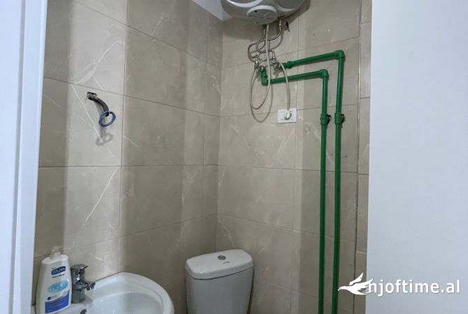 Shitet Biznesi Studio-estetike ambient I investuar dhe klientele e ngritur,Cmimi 15000Euro i diskutueshem