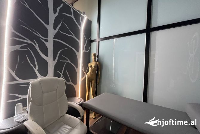 Shitet Biznesi Studio-estetike ambient I investuar dhe klientele e ngritur,Cmimi 15000Euro i diskutueshem
