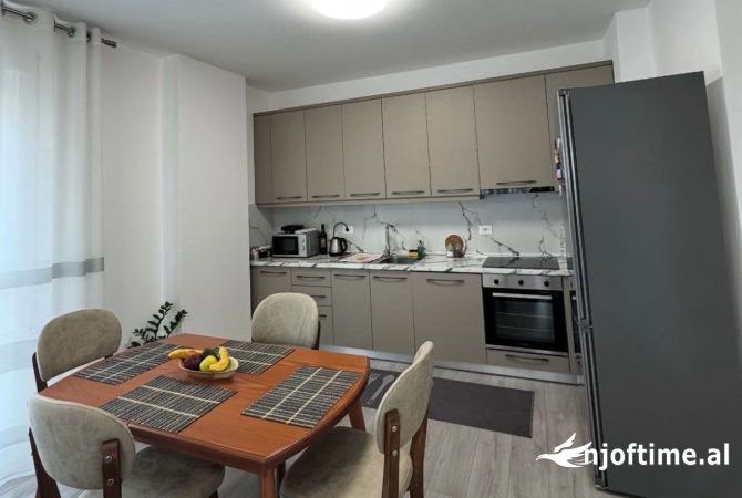 Shtepi me qera Apartament ne Tirane, 2+1, Mobilimi E mobiluar, Pagesa 730  Euro.