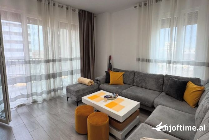 Shtepi me qera Apartament ne Tirane, 2+1, Mobilimi E mobiluar, Pagesa 730  Euro.