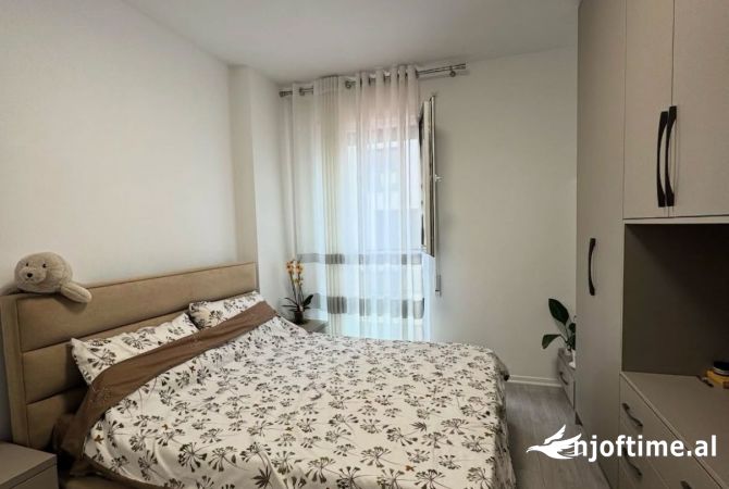 Shtepi me qera Apartament ne Tirane, 2+1, Mobilimi E mobiluar, Pagesa 730  Euro.