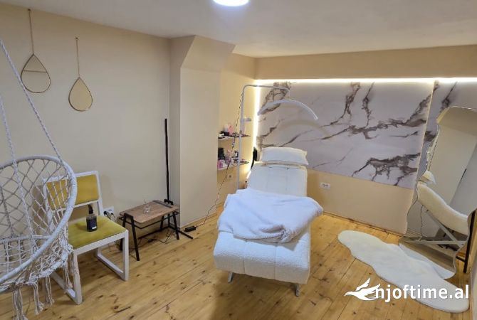 Ambiente Commerciale in Affitto 3+1 a Tirana - 300 Euro