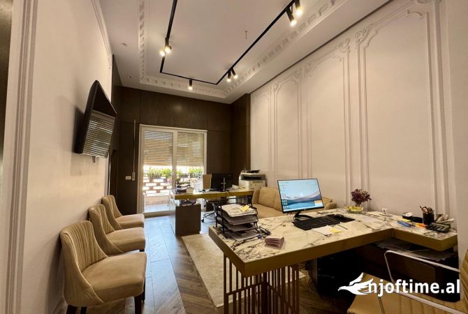 Jepet zyre me qira, Kompleksi Golden Park.