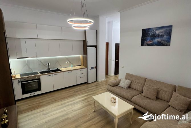 Shtepi ne shitje Apartament ne Tirane, 2+1, Mobilimi E mobiluar, Pagesa 145,000  Euro.