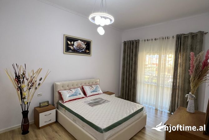 Shtepi ne shitje Apartament ne Tirane, 2+1, Mobilimi E mobiluar, Pagesa 145,000  Euro.