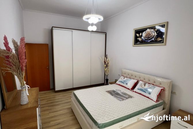 Shtepi ne shitje Apartament ne Tirane, 2+1, Mobilimi E mobiluar, Pagesa 145,000  Euro.