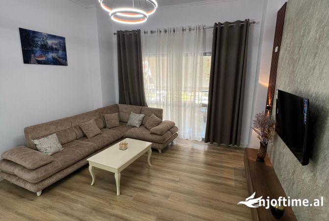 Shtepi ne shitje Apartament ne Tirane, 2+1, Mobilimi E mobiluar, Pagesa 145,000  Euro.