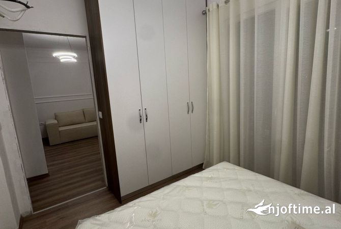 Shtepi ne shitje Apartament ne Tirane, 1+1, Mobilimi E mobiluar, Pagesa 100,000  Euro.