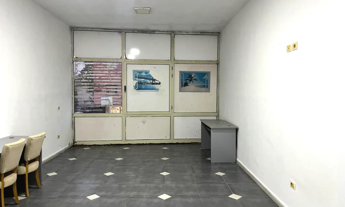 Jepet ambient biznes me qira tek 2 Palmat ne Astir 