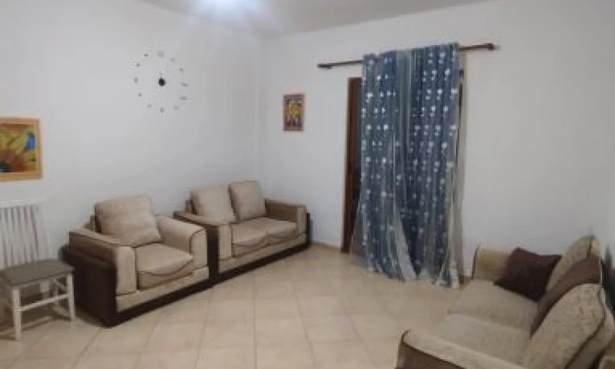 Shtepi me qera Apartament ne Tirane, 1+1, Mobilimi E mobiluar, Pagesa 250  Euro.