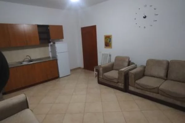 Shtepi me qera Apartament ne Tirane, 1+1, Mobilimi E mobiluar, Pagesa 250  Euro.