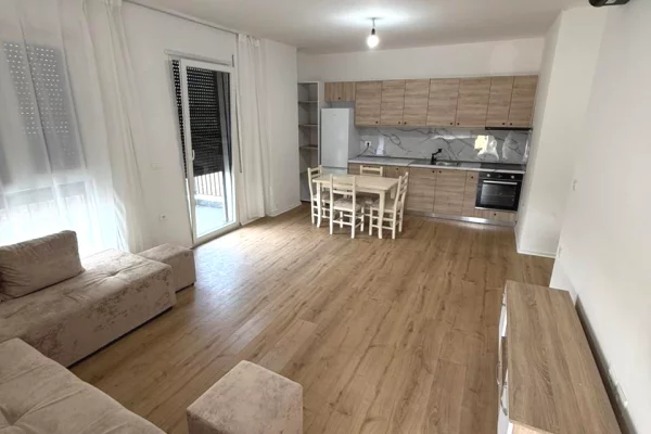 Shtepi me qera Apartament ne Tirane, 2+1, Mobilimi E mobiluar, Pagesa 60,000  Leke.