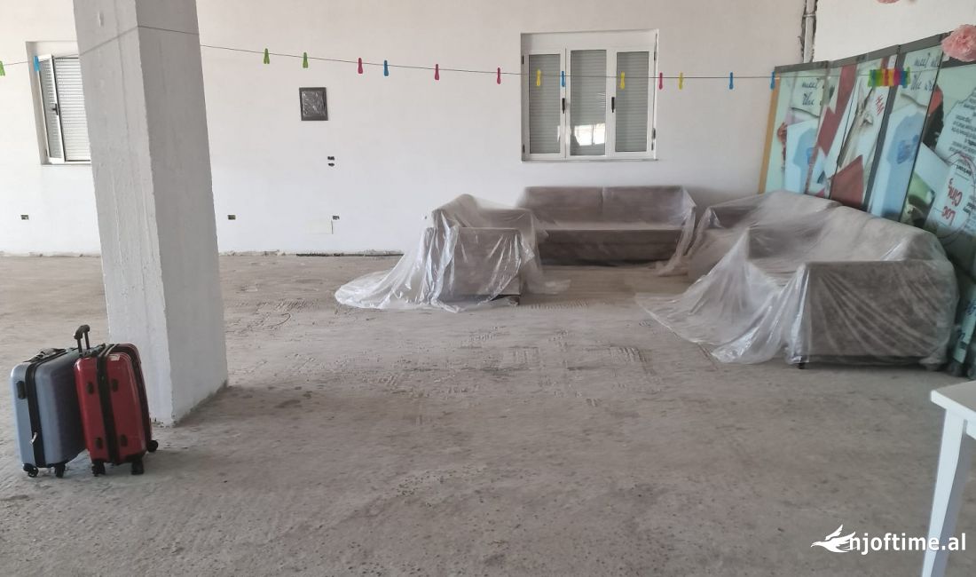 Jepen me qera 2 magazina 