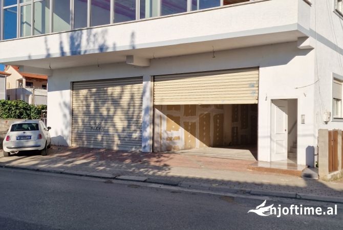 Ambiente Commerciale in Vendita 4+1 a Tirana - 600 Euro