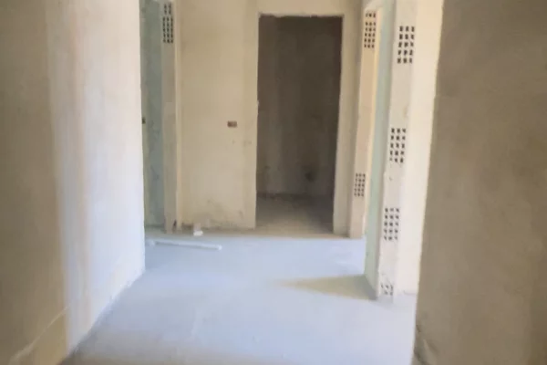 Shtepi ne shitje Apartament ne Tirane, 2+1, Mobilimi Bosh, pa mobiluar, Pagesa 11,500,000  Leke.