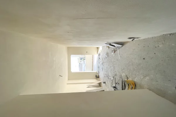 Shtepi ne shitje Apartament ne Tirane, 2+1, Mobilimi Bosh, pa mobiluar, Pagesa 9,980,000  Leke.