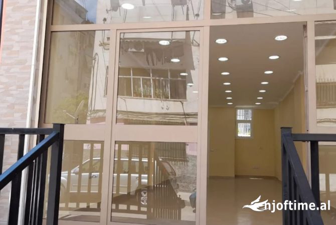 Ambiente Commerciale in Vendita 1+1 a Tirana - 169,000 Euro