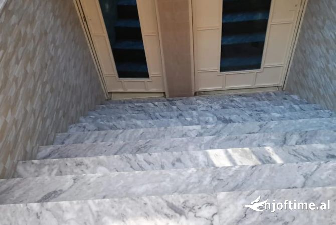 Ambiente Commerciale in Vendita 1+1 a Tirana - 169,000 Euro