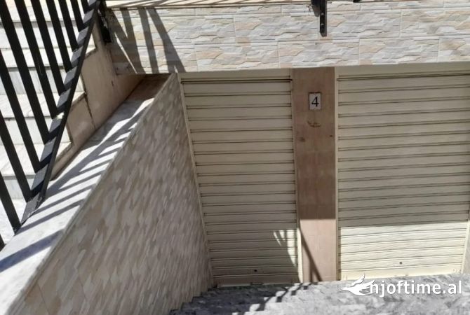 Ambiente Commerciale in Vendita 1+1 a Tirana - 169,000 Euro