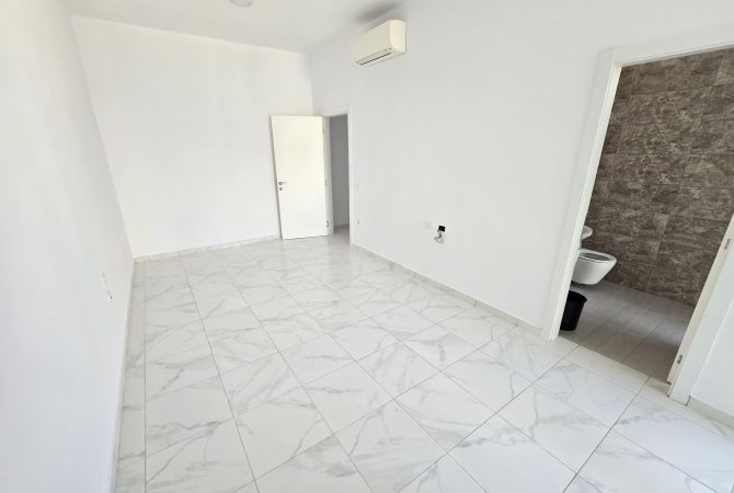  Jepet me Qera Ambient Biznesi 3+1+2 pas Square 21, tek Nisheraku. 