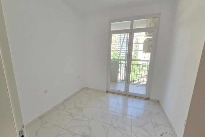  Jepet me Qera Ambient Biznesi 3+1+2 pas Square 21, tek Nisheraku. 