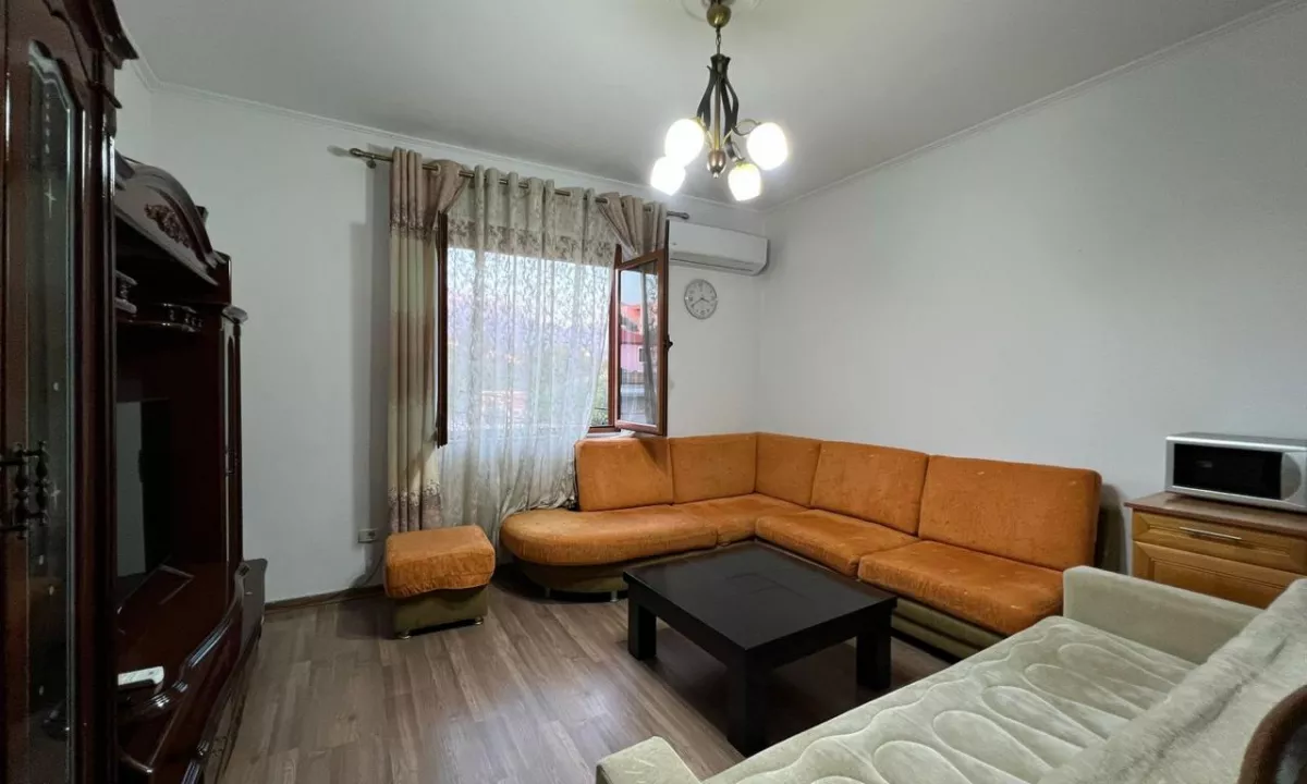 Shtepi ne shitje Apartament ne Tirane, 2+1, Mobilimi E mobiluar, Pagesa 85,000  Euro.