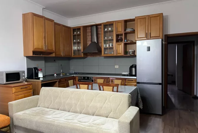 Shtepi ne shitje Apartament ne Tirane, 2+1, Mobilimi E mobiluar, Pagesa 85,000  Euro.