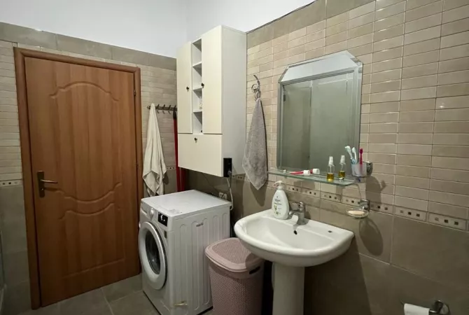 Shtepi ne shitje Apartament ne Tirane, 2+1, Mobilimi E mobiluar, Pagesa 85,000  Euro.