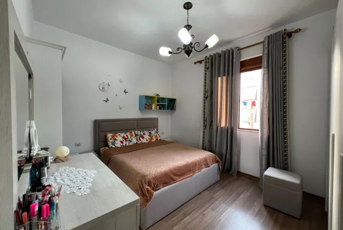 Shtepi ne shitje Apartament ne Tirane, 2+1, Mobilimi E mobiluar, Pagesa 85,000  Euro.