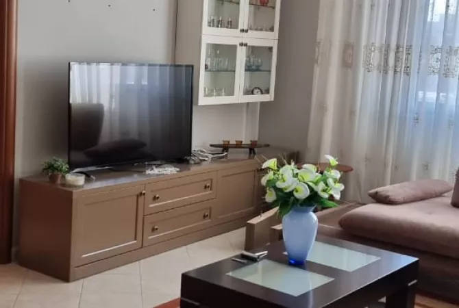 Shtepi me qera Apartament ne Tirane, 2+1, Mobilimi E mobiluar, Pagesa 800  Euro.