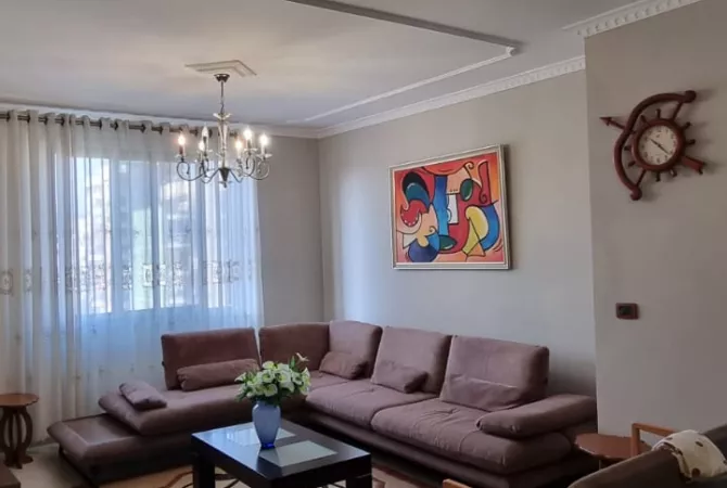 Jepet me Qera Apartament 3+1+2 tek Joena, pranë 21 Dhjetorit.  