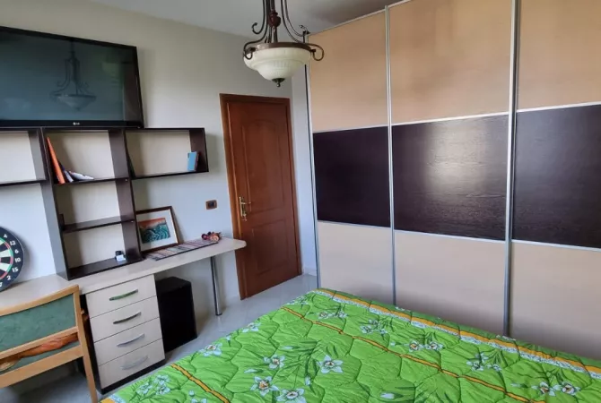 Shtepi me qera Apartament ne Tirane, 2+1, Mobilimi E mobiluar, Pagesa 800  Euro.