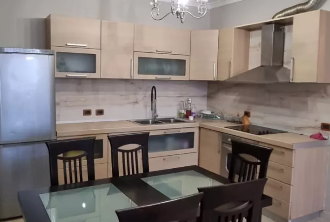 Shtepi me qera Apartament ne Tirane, 2+1, Mobilimi E mobiluar, Pagesa 800  Euro.