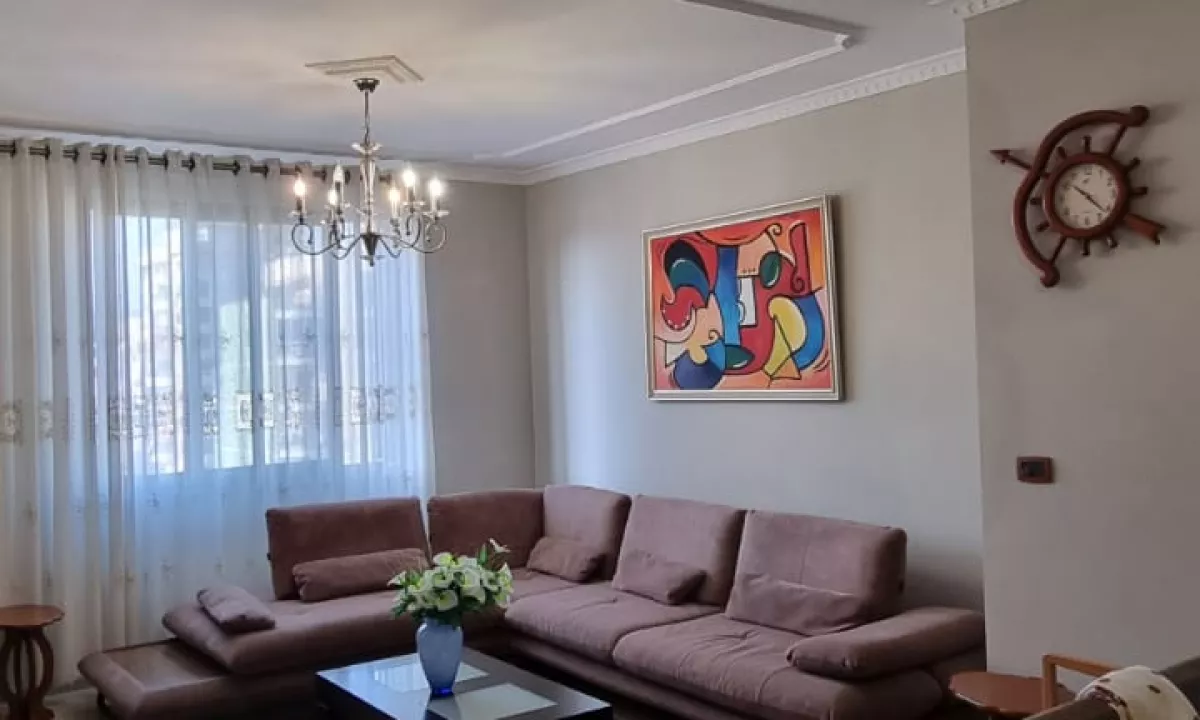 Shtepi me qera Apartament ne Tirane, 2+1, Mobilimi E mobiluar, Pagesa 800  Euro.