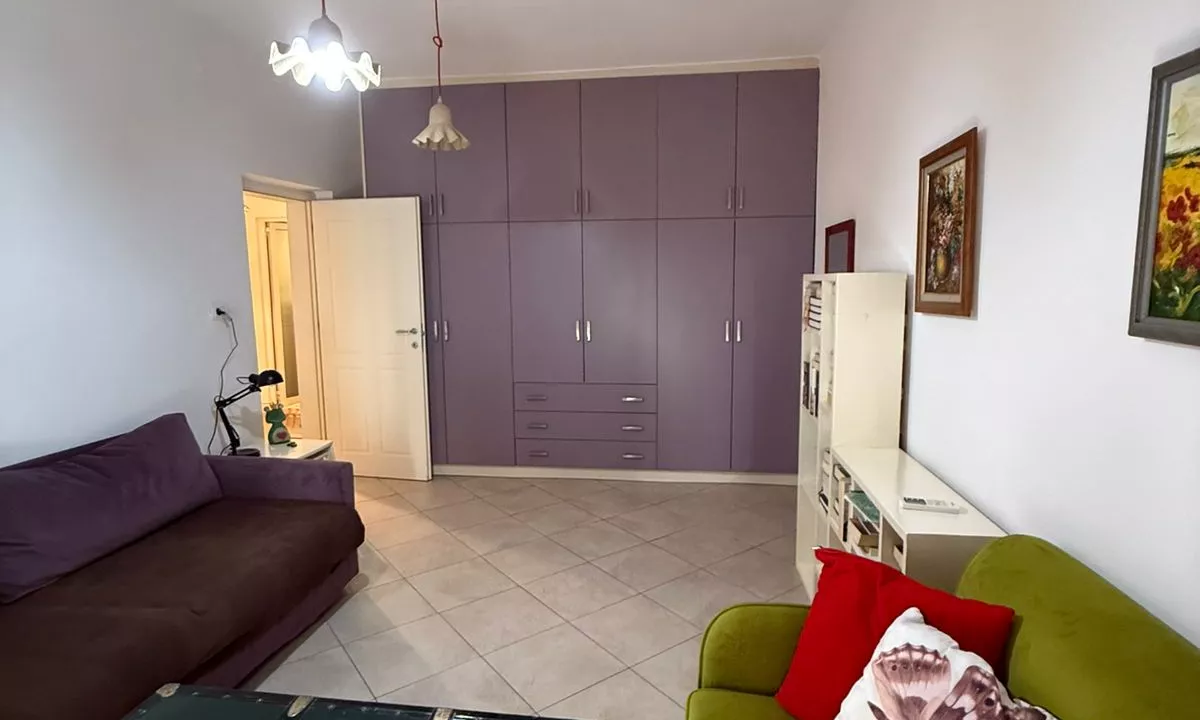 Shtepi me qera Apartament ne Tirane, 1+1, Mobilimi E mobiluar, Pagesa 60,000  Leke.