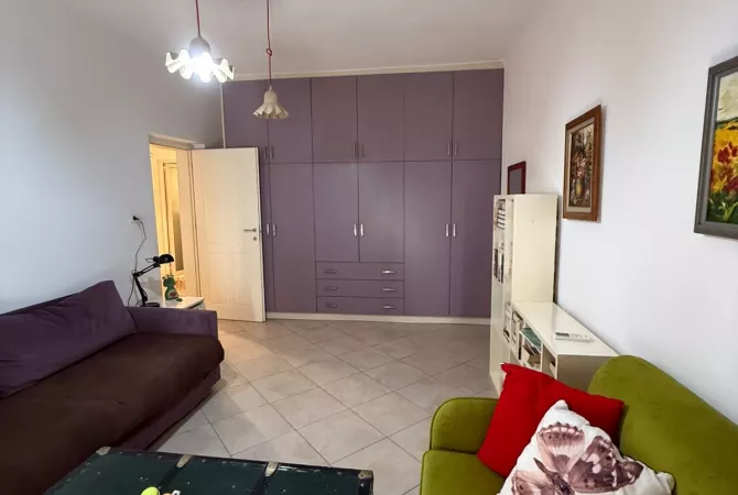 Jepet me Qera Apartament 1+1 + ambjent gatimi e veçuar + Ballkon  tek Bar Sanremo në Myslym Shyr. 