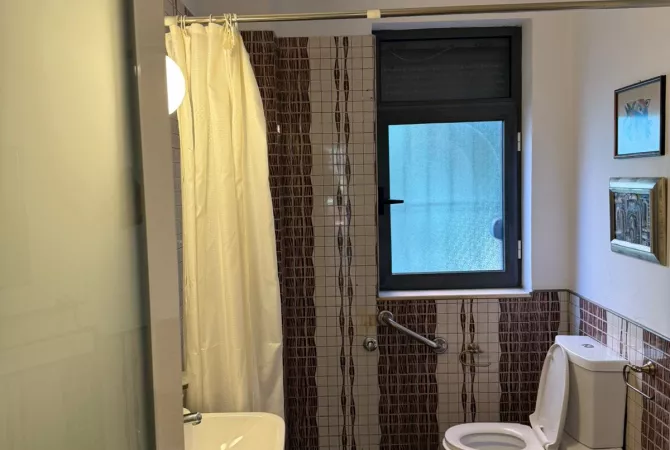 Shtepi me qera Apartament ne Tirane, 1+1, Mobilimi E mobiluar, Pagesa 60,000  Leke.