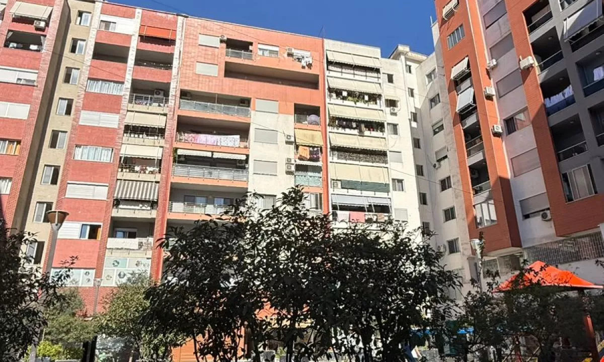 Jepet me Qera magazine tek Urban Cafe Astir