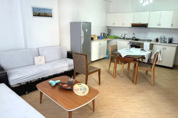 Jepet me Qira Apartament 2+1 Pallatet Çabej, Misto Mame.