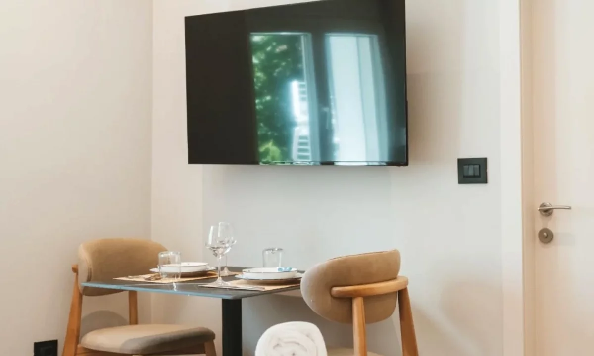 Shtepi me qera Apartament ne Tirane, Garsoniere, Mobilimi E mobiluar, Pagesa 110,000  Leke.