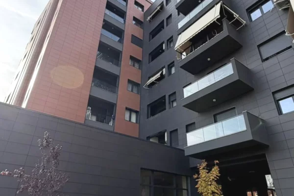 Appartamento in vendita a Tirana 2+1, Vuoto