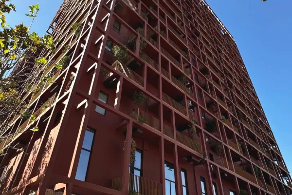 Jepet me Qira Super Ambient Biznesi te Tirana Garden  Building në Rrugën e Kavajës