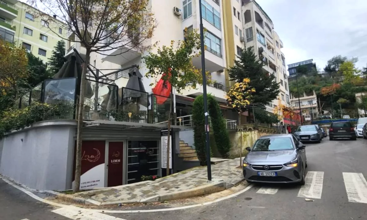 Ambient Biznesi per Shitje ne Fresk. 