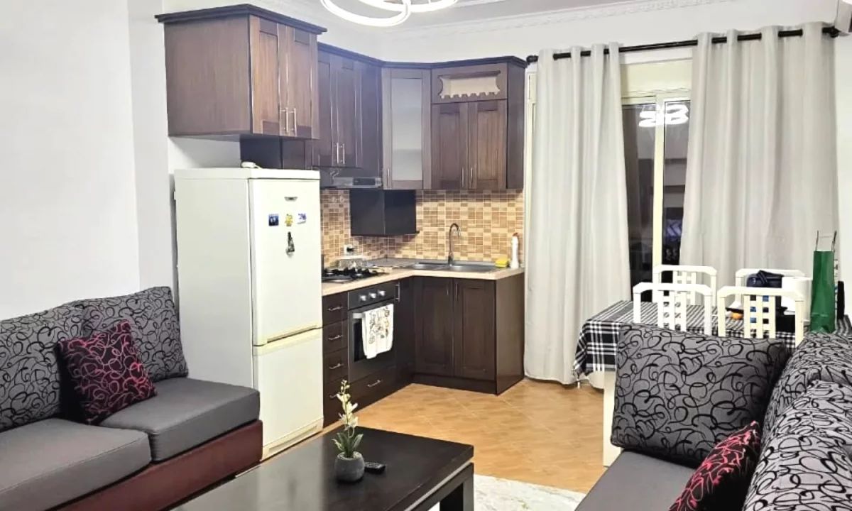 Shtepi me qera Apartament ne Tirane, 2+1, Mobilimi E mobiluar, Pagesa 45,000  Leke.