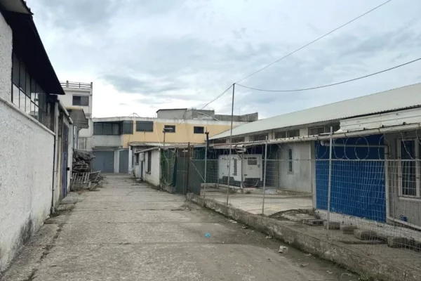 Ambiente Commerciale in Vendita 4+1 a Durazzo - 80,000 Euro