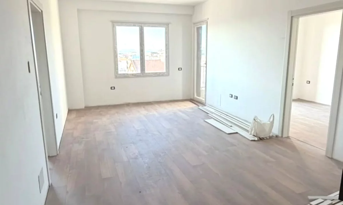 Appartamento in vendita a Tirana 2+1, Vuoto