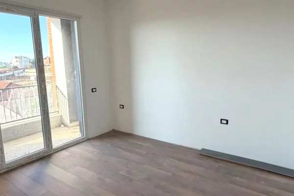 Appartamento in vendita a Tirana 2+1, Vuoto
