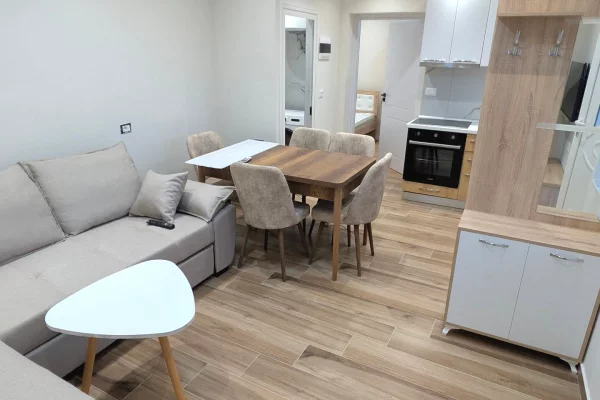 Jepet me Qera Shtepi Private 2+1 tek Kafja e Remes.