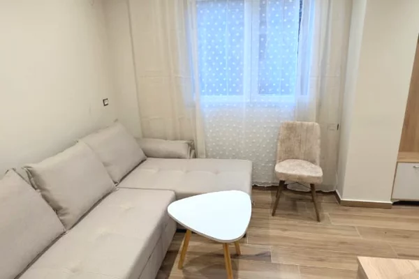 Casa privata/Indipendente in affitto a Tirana 2+1, Arredato